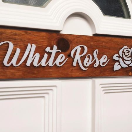 White Rose Studio Basement Budapeste Exterior foto