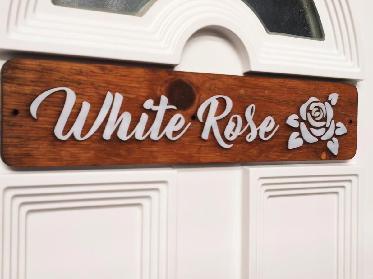 White Rose Studio Basement Budapeste Exterior foto